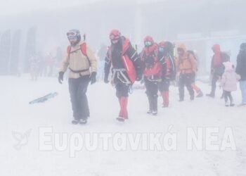 Μέλη σωστικών συνεργείων στη διάρκεια αναζήτησης του άτυχου ορειβάτη (φωτ.: evrytanika.gr)
