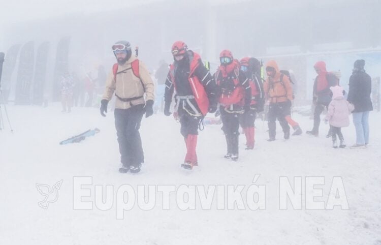 Μέλη σωστικών συνεργείων στη διάρκεια αναζήτησης του άτυχου ορειβάτη (φωτ.: evrytanika.gr)