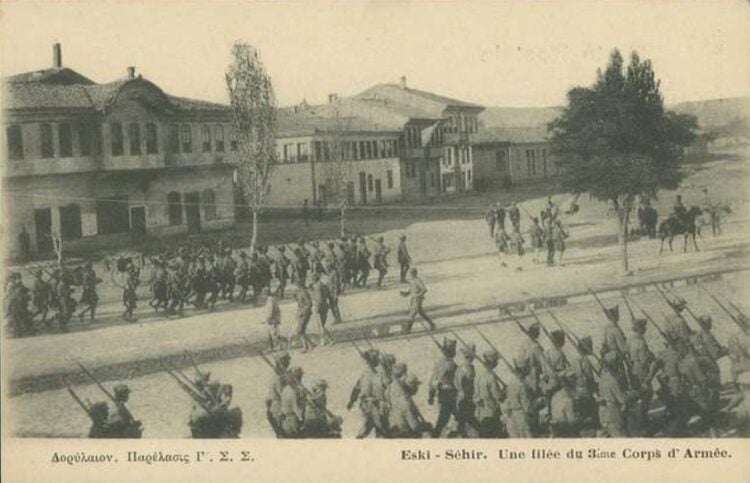 Καρτ ποστάλ του προηγούμενου αιώνα δείχνει την προέλαση του ελληνικού στρατού στο Εσκισεχίρ