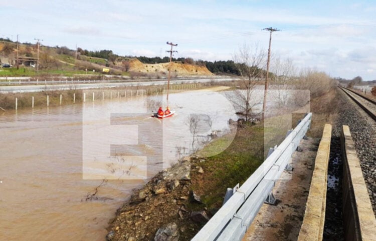 Στο Διδυμότειχο και στο Σουφλί επιχειρούν ομάδες ΕΜΟΔΕ και ΕΜΑΚ (φωτ.: ΕΡΤ)