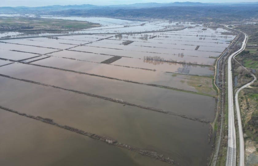 Εκατοντάδες χιλιάδες στρέμματα έχουν πλημμυρίσει στον Έβρο (φωτ.: ΑΠΕ-ΜΠΕ/Δημήτρης Αλεξούδης)