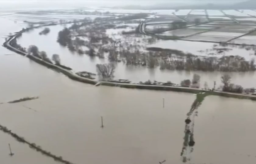Πλημμυρισμένες οι περιοχές γύρω από τον Έβρο (φωτ.: glomex)