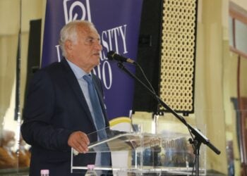 Ο Γιώργος Παρχαρίδης σε παλιότερη ομιλία του (φωτ.: Εύξεινος Λέσχη Φλώρινας)