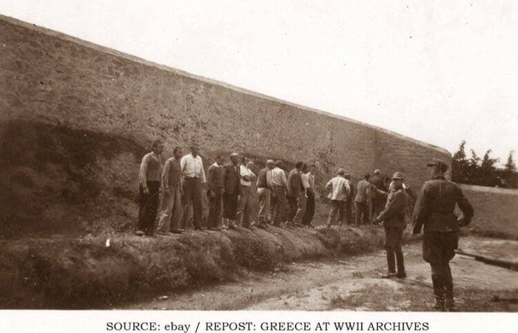 Η μία από τις επίμαχες φωτογραφίες της συλλογής του Τιμ ντε Κρένε