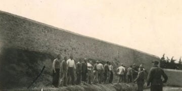 Μία από τις φωτογραφίες που περιλαμβάνονται στη συλλογή του Τιμ Ντε Κράνε και προέρχονται από το αρχείο του Χέρμαν Χόιερ