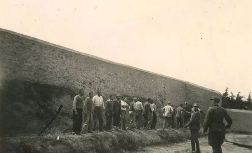 Μία από τις φωτογραφίες που περιλαμβάνονται στη συλλογή του Τιμ Ντε Κράνε και προέρχονται από το αρχείο του Χέρμαν Χόιερ