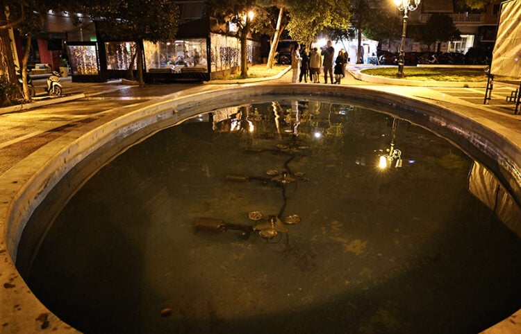 Το σιντριβάνι στο οποίο έπεσε το 2 ετών κοριτσάκι (φωτ.: EUROKINISSI / Γιάννης Παναγόπουλος)