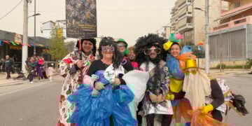 Σάτιρα, στιλ και… σακούλες haute couture στο καρναβάλι του Δήμου Αγίων Αναργύρων - Καματερού (φωτ.: Facebook / Σύλλογος Ποντίων Καματερού «Δημήτρης Ψαθάς»)