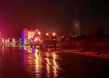 Από τις προσπάθειες εντοπισμού του άτυχου οδηγού (φωτ.: EUROKINISSI / «Παρατηρητής της Θράκης»)