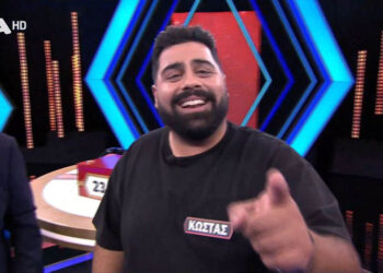 Ο Κώστας στο πλατό του DEAL, με... πλατύ χαμόγελο (πηγή: Glomex)