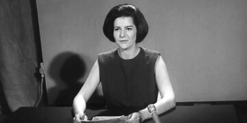 Η πρώτη εκφωνήτρια του ΕΙΡ Ελένη Κυπραίου (πηγή: Αρχείο ΕΡΤ)