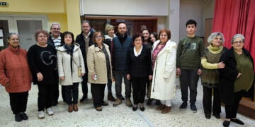 Αναμνηστική φωτογραφία μετά την εκδήλωση (φωτ.: Facebook / Σύλλογος Ποντίων Μακροχωρίου)