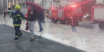 Πυροσβεστικές δυνάμεις έσπευσαν στο Σύνταγμα για το τραγικό συμβάν (φωτ.: glomex)