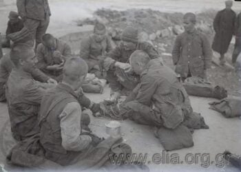 Πρόσφυγες στο λοιμοκαθαρτήριο του Αγίου Γεωργίου (Πηγή: Ελληνικό Λογοτεχνικό και Ιστορικό Αρχείο του Μορφωτικού Ιδρύματος Εθνικής Τραπέζης)