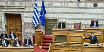 Ανδρουλάκης και Μητσοτάκης στη Βουλή, στην «Ώρα του πρωθυπουργού», Παρασκευή 27 Φεβρουαρίου 2026 (φωτ.: EUROKINISSI / Μιχάλης Καραγιάννης)