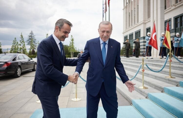 Στιγμιότυπο από την επίσκεψη του Κ. Μητσοτάκη στην Άγκυρα το 2024 (φωτ.: Γραφείο Τύπου Πρωθυπουργού/Δημήτρης Παπαμήτσος)