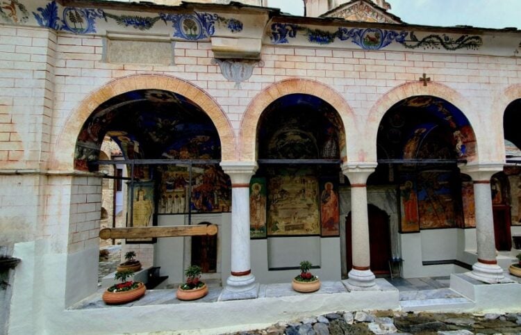 Άποψη της ιεράς μονής Τιμίου Προδρόμου (φωτ.: ΑΠΕ-ΜΠΕ)