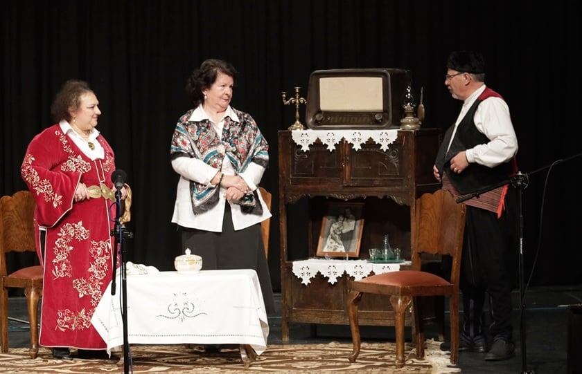 Στιγμιότυπο από παλαιότερη αναπαράσταση του γάμου που ενώνει Ρουμελιώτες και Μικρασιάτες (φωτ.: Δήμος Λαμιέων)