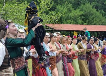 Ποντιακό γλέντι στο Οχυρό Νυμφαίας, στα «Παρχάρια 2025» (φωτ.: Facebook / Παρατηρητής της Θράκης)