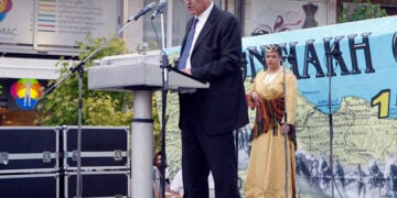 Ο Γιώργος Παρχαρίδης ως πρόεδρος της Διεθνούς Συνομοσπονδίας Ποντίων Ελλήνων (ΔΙΣΥΠΕ) στις εκδηλώσεις μνήμης της γενοκτονίας του Ποντιακού Ελληνισμού που είχε διοργανώσει το 2015 η Παμποντιακή Ομοσπονδία Ελλάδος στη Θεσσαλονίκη (φωτ.: ΑΠΕ ΜΠΕ/PIXEL/Σωτήρης Μπαρμπαρούσης)