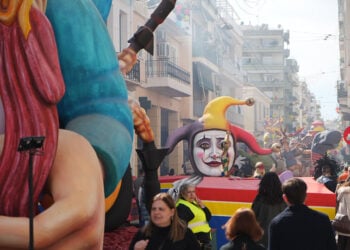 Άρματα στο Πατρινό Καρναβάλι 2026 (φωτ.: Facebook / Πατρινό Καρναβάλι Κοινωφελής Επιχείρηση)