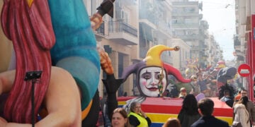 Άρματα στο Πατρινό Καρναβάλι 2026 (φωτ.: Facebook / Πατρινό Καρναβάλι Κοινωφελής Επιχείρηση)