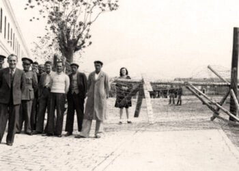 Η «πύλη» εισόδου στο στρατόπεδο «Παύλου Μελά» (πηγή: kzpavlosmelas.hist.auth.gr)