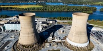 Κλειστός πυρηνικός σταθμός ηλεκτροπαραγωγής στην Πενσυλβάνια των ΗΠΑ, ο οποίος θα τεθεί ξανά σε λειτουργία το 2028 για να παρέχει ενέργεια σε κέντρα δεδομένων που ανήκουν στη Microsoft (φωτ.: EPA/Jim Lo Scalzo)