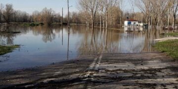 Παλαιότερες πλημμύρες στο νομό Έβρου, με το νερό του Άρδα να έχει καλύψει τα πάντα (φωτ.: EUROKINISSI)