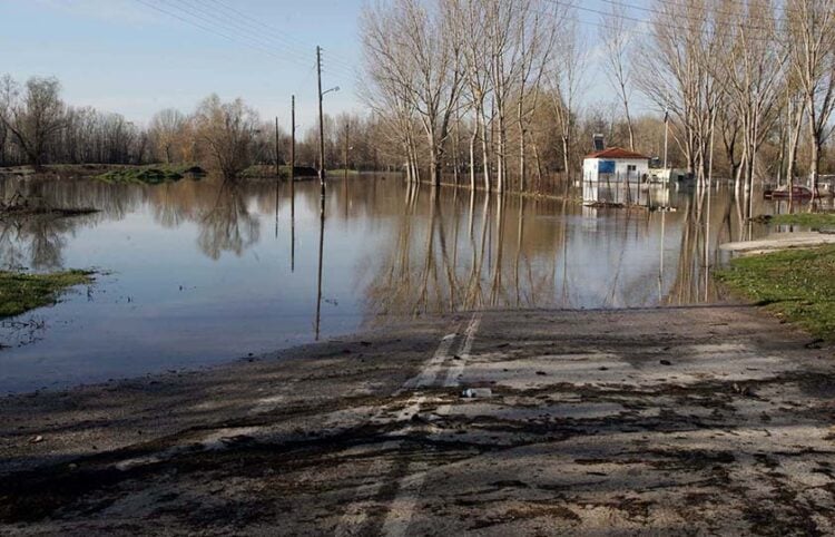 Παλαιότερες πλημμύρες στο νομό Έβρου, με το νερό του Άρδα να έχει καλύψει τα πάντα (φωτ.: EUROKINISSI)