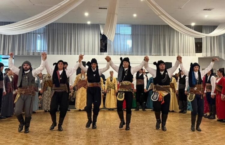 Χορευτές της Ποντιακής Εστίας Μελβούρνης στο Ελληνικό Φεστιβάλ του Coburg (φωτ.: facebook/Pontiaki Estia Melbourne)