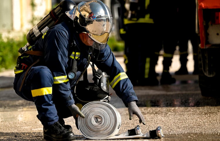 Πυροσβέστες και μέλη σωστικών δυνάμεων διαφόρων υπηρεσιών στην άσκηση «ΣΕΙΣΙΧΘΩΝ 2026» (φωτ.: ΑΠΕ-ΜΠΕ / Βασίλης Ψωμάς)