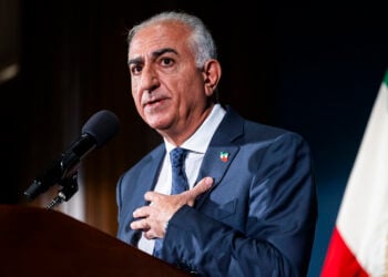 Ο Ρεζά Παχλαβί (φωτ. αρχείου: EPA / Jim Lo Scalzo)