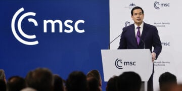 Ο Μάρκο Ρούμπιο στο βήμα της 62ης Διάσκεψης του Μονάχου για την Ασφάλεια, Σάββατο 14 Φεβρουαρίου 2026 (φωτ.: EPA / Ronald Wittek)