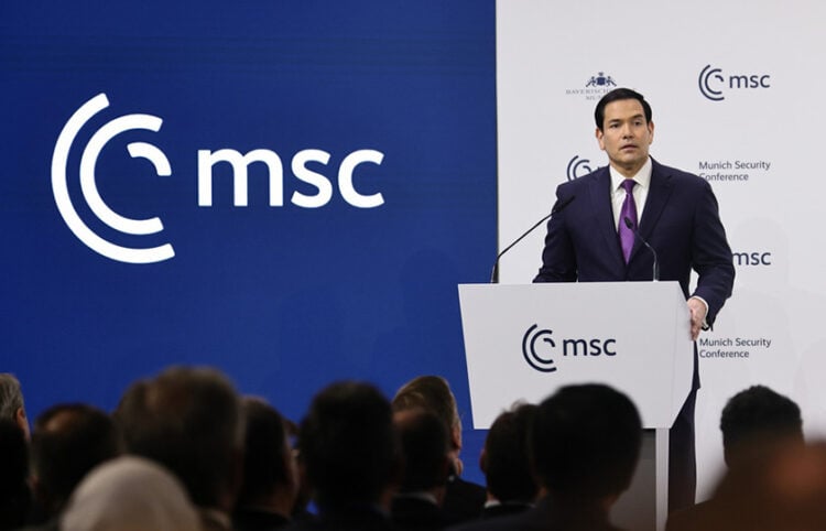 Ο Μάρκο Ρούμπιο στο βήμα της 62ης Διάσκεψης του Μονάχου για την Ασφάλεια, Σάββατο 14 Φεβρουαρίου 2026 (φωτ.: EPA / Ronald Wittek)