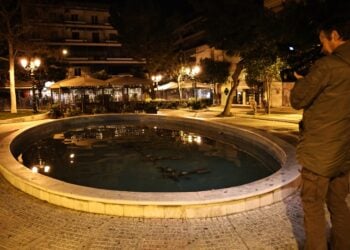 Το σιντριβάνι μέσα στο οποίο έπεσε το άτυχο κοριτσάκι (φωτ.: EUROKINISSI/Γιάννης Παναγόπουλος)