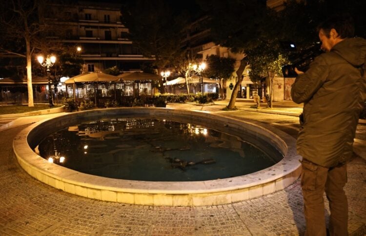 Το σιντριβάνι μέσα στο οποίο έπεσε το άτυχο κοριτσάκι (φωτ.: EUROKINISSI/Γιάννης Παναγόπουλος)