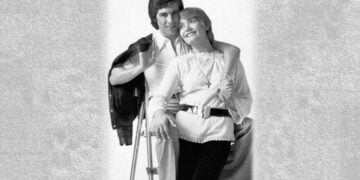 Από το οπισθόφυλλο του άλμπουμ «Μαρινέλλα - Τόλης Βοσκόπουλος»