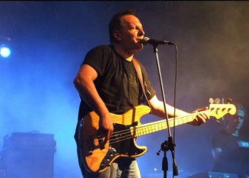 Ο Αντώνης Τουρκογιώργης στη σκηνή (πηγή: Glomex)