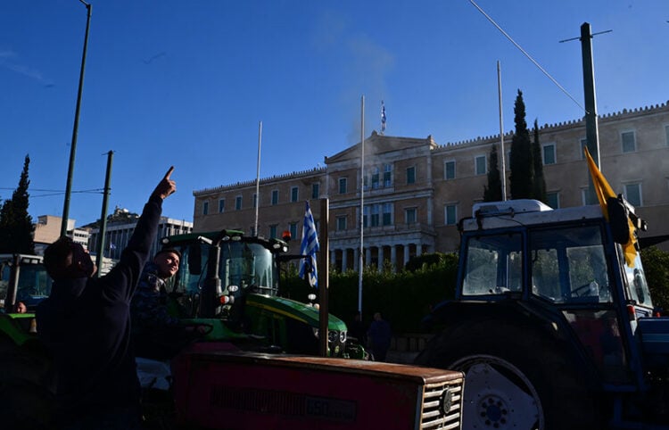 Τρακτέρ μπροστά από τη Βουλή, λίγο πριν από την αναχώρηση των αγροτών που συμμετείχαν στο συλλαλητήριο στο Σύνταγμα. Σάββατο 14 Φεβρουαρίου 2026  (φωτ.: EUROKINISSI / Τατιάνα Μπόλαρη)