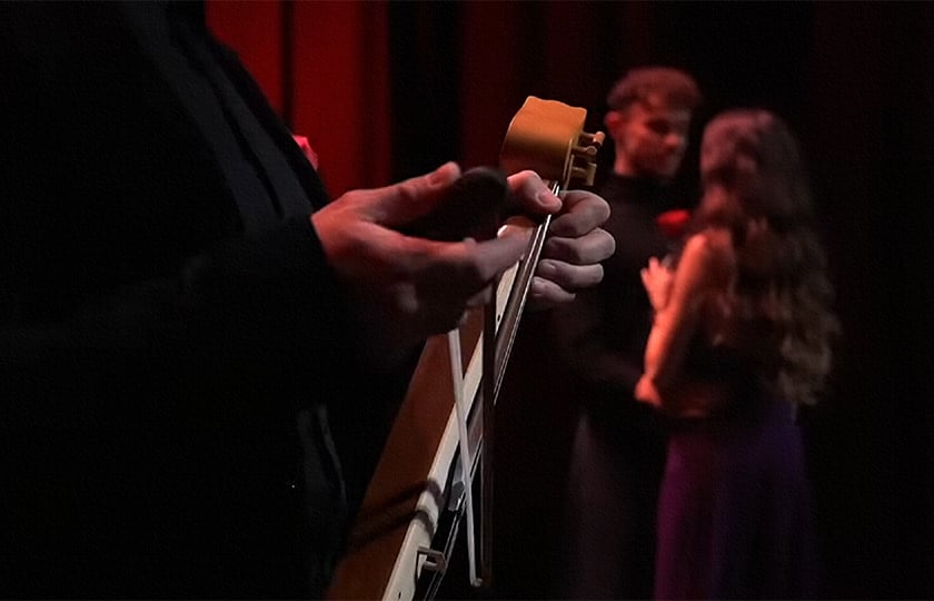 (Στιγμιότυπο από το βιντεοκλίπ του τραγουδιού)