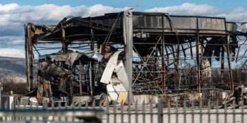 Τα ερείπια της μονάδας όπου σημειώθηκε η φονική έκρηξη (φωτ.: EUROKINISSI/Θανάσης Καλλιάρας)