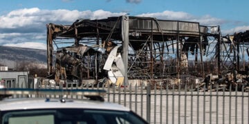 Οι κατεστραμμένες εγκαταστάσεις στην μπισκοτοβιομηχανία «Βιολάντα» (φωτ.: EUROKINISSI / Θανάσης Καλλιάρας)