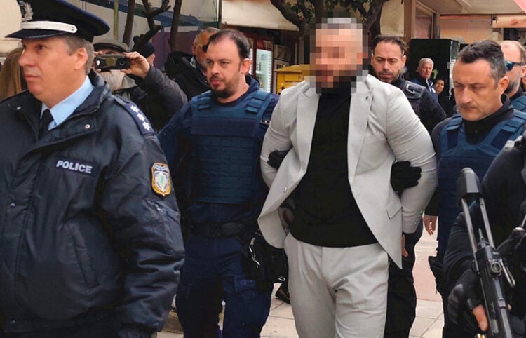 Ο Βούλγαρος βαρυποινίτης που κατηγορείται για τη δολοφονία στις φυλακές Δομοκού, οδηγείται στα δικαστήρια Λαμίας, Παρασκευή 20 Φεβρουαρίου 2026 (φωτ.: ΑΠΕ-ΜΠΕ / Άρης Μαρτάκος)