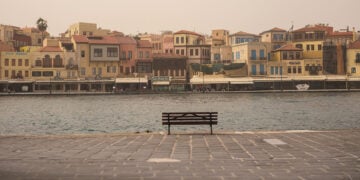 Πνίγηκαν στην αφρικανική σκόνη τα Χανιά Κρήτης (φωτ.: EUROKINISSI / Γιάννης Αγγελάκης)