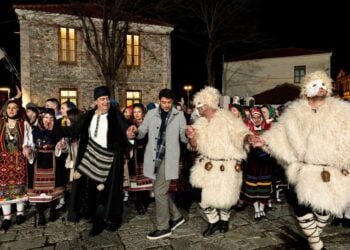 Χαρακτηριστικό στιγμιότυπο από την αναβίωση του εθίμου στην Ξάνθη (φωτ.: Δήμος Ξάνθης)