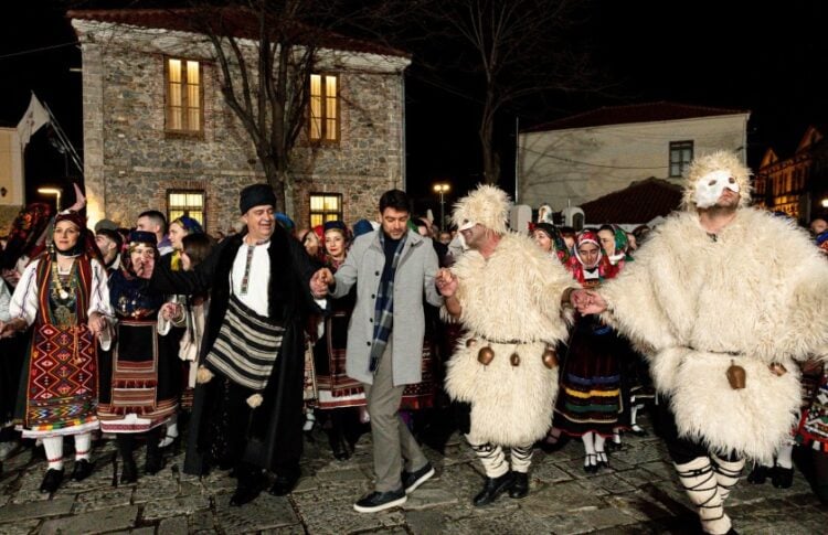 Χαρακτηριστικό στιγμιότυπο από την αναβίωση του εθίμου στην Ξάνθη (φωτ.: Δήμος Ξάνθης)