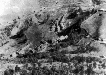 Τα χάνια στο Χαμψίκιοϊ, σε φωτογραφία που τράβηξαν οι Ρώσοι στρατιώτες το 1916 (πηγή: «Η Έξοδος», τόμ. Θ')