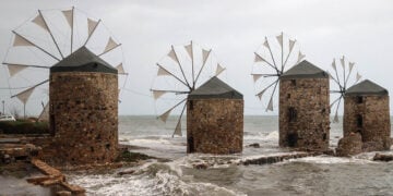 Νερόμυλοι έγιναν οι ανεμόμυλοι της Χίου (φωτ.: EUROKINISSI / Κώστας Αναγνώστου)