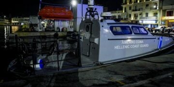 Σκάφος του Λιμενικού στο λιμάνι της Χίου (φωτ.: EUROKINISSI/Κώστας Αναγνώστου)